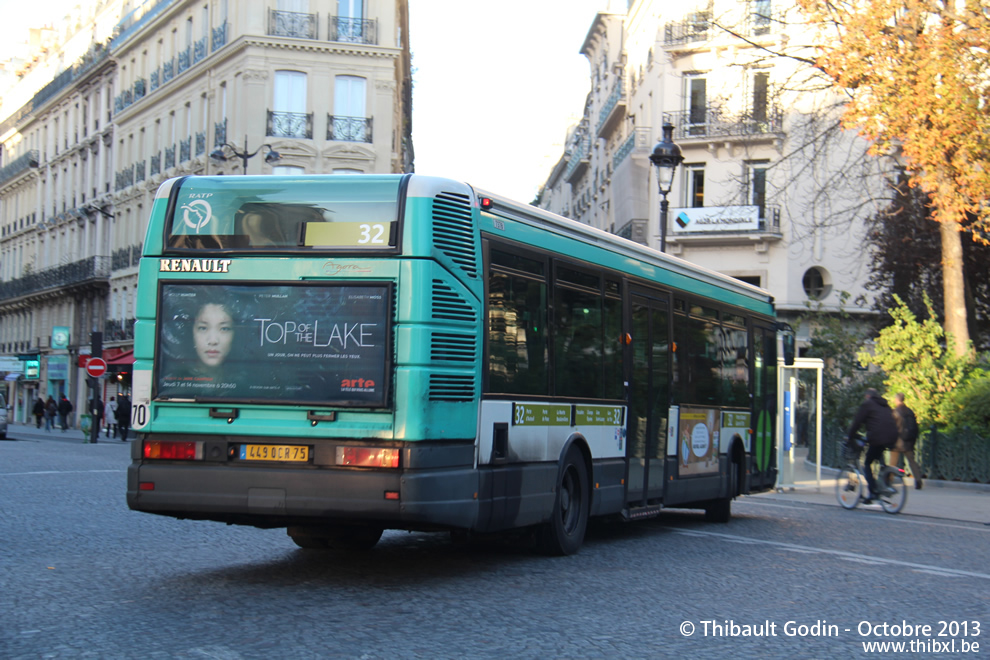Bus 7378 (449 QCR 75) sur la ligne 32 (RATP) à Cadet (Paris)