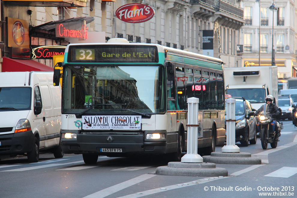 Bus 7394 (465 QFH 75) sur la ligne 32 (RATP) à Gare Saint-Lazare (Paris)