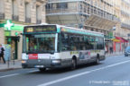 Bus 7374 (98 QBM 75) sur la ligne 32 (RATP) à Gare Saint-Lazare (Paris)