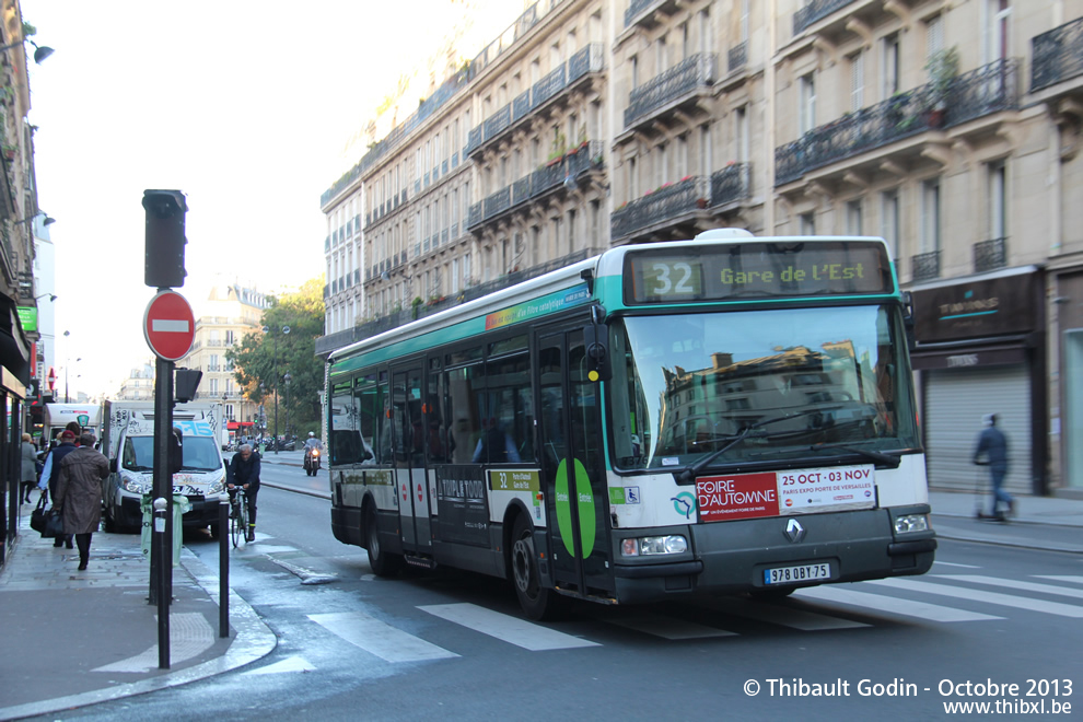 Bus 7376 (978 QBY 75) sur la ligne 32 (RATP) à Poissonnière (Paris)