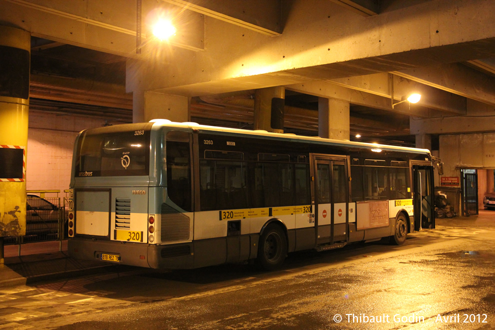 Bus 3263 (818 REZ 75) sur la ligne 320 (RATP) à Noisy-le-Grand