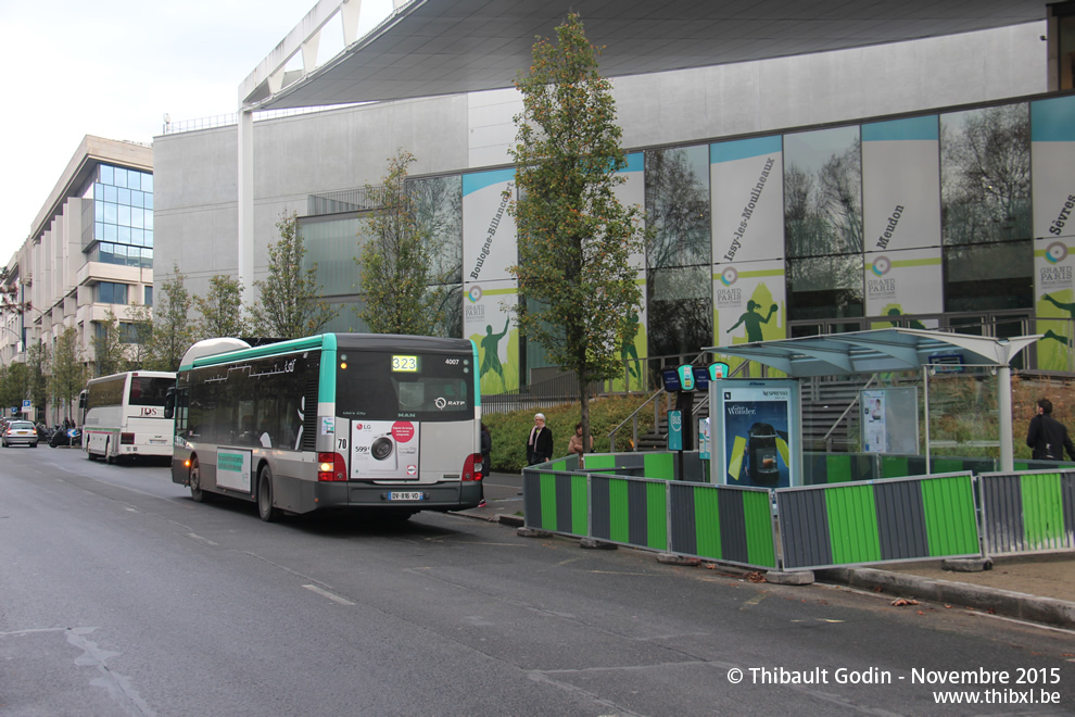 Bus 4007 (DV-816-VD) sur la ligne 323 (RATP) à Issy-les-Moulineaux