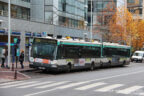 Bus 7296 (907 QAH 75) sur la ligne 323 (RATP) à Issy-les-Moulineaux