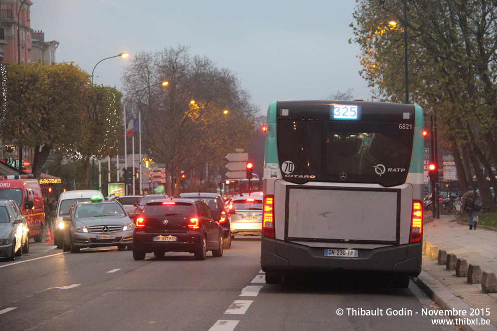 Bus 6821 (DN-230-TF) sur la ligne 325 (RATP) à Vincennes