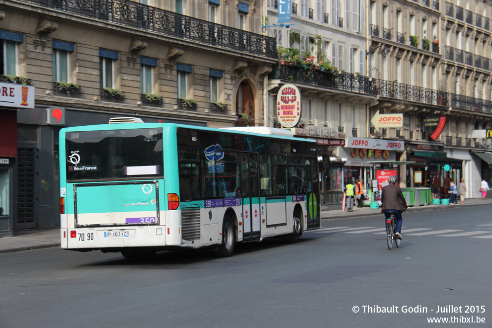 Bus 4295 (BY-460-YZ) sur la ligne 350 (RATP) à Gare de l'Est (Paris)