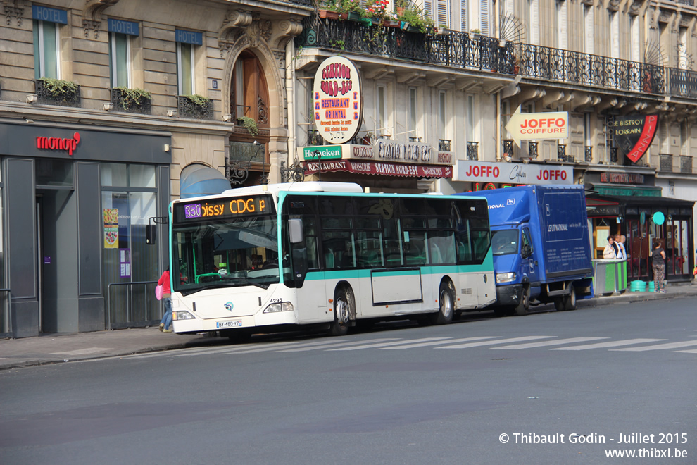 Bus 4295 (BY-460-YZ) sur la ligne 350 (RATP) à Gare de l'Est (Paris)