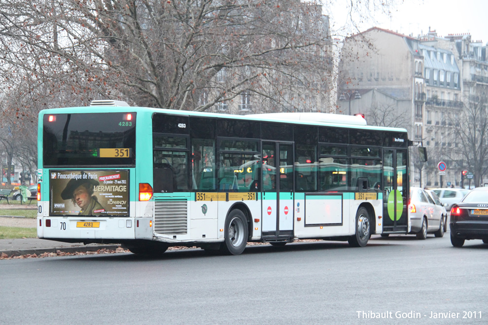 Bus 4283 sur la ligne 351 (RATP) à Nation (Paris)