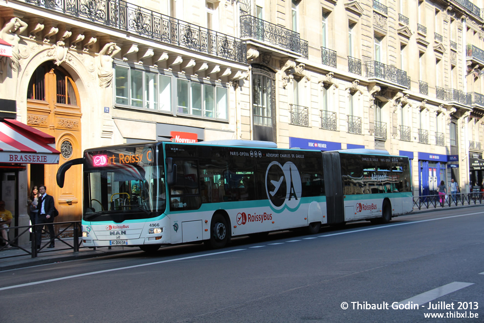 Bus 4966 (AC-004-SA) sur la ligne 352 (Roissybus - RATP) à Auber (Paris)