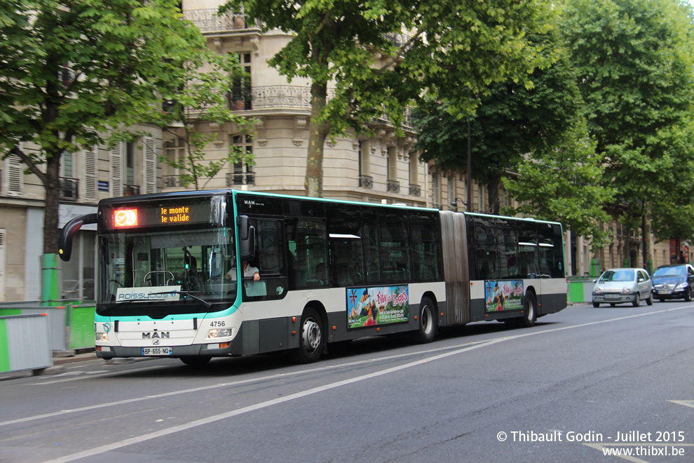 Bus 4756 (BP-655-NQ) sur la ligne 352 (Roissybus - RATP) à Malesherbes (Paris)