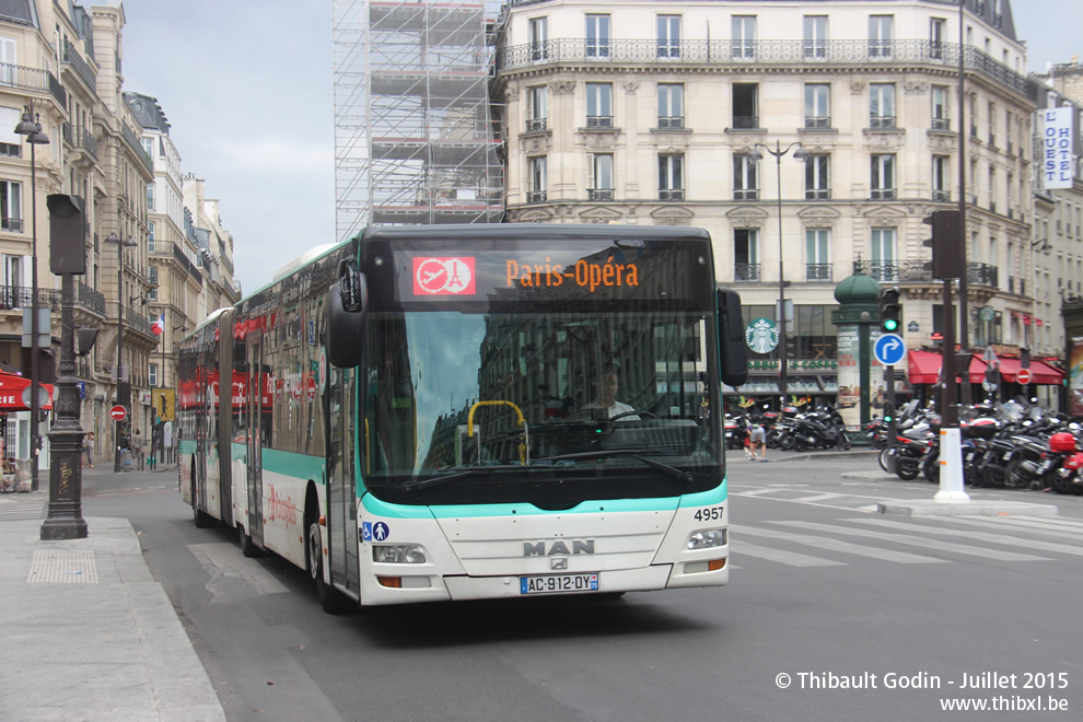 Bus 4957 (AC-912-DY) sur la ligne 352 (Roissybus - RATP) à Gare Saint-Lazare (Paris)
