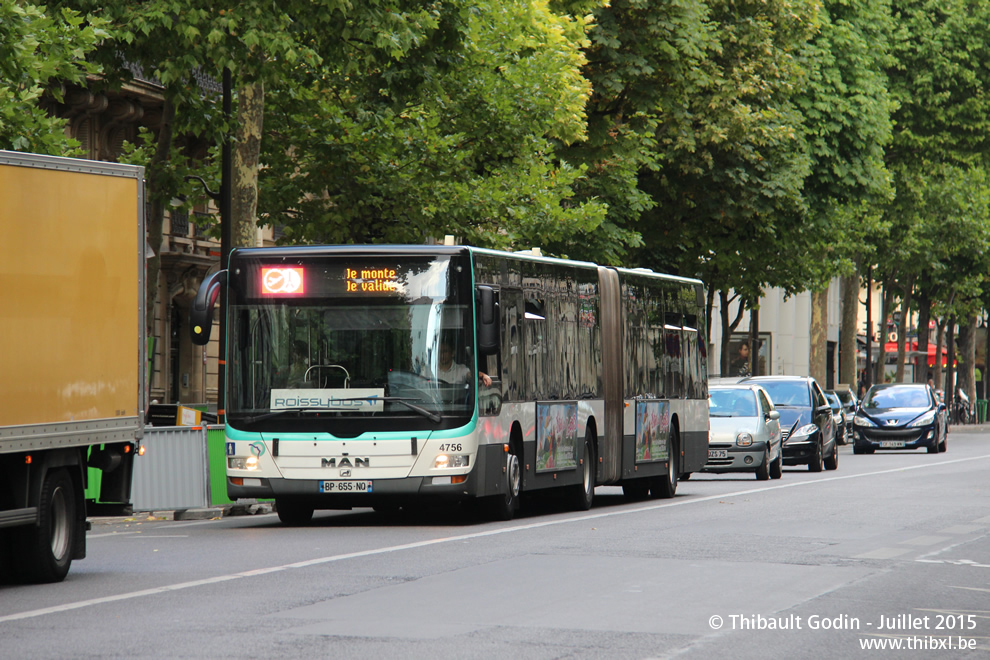 Bus 4756 (BP-655-NQ) sur la ligne 352 (Roissybus - RATP) à Malesherbes (Paris)