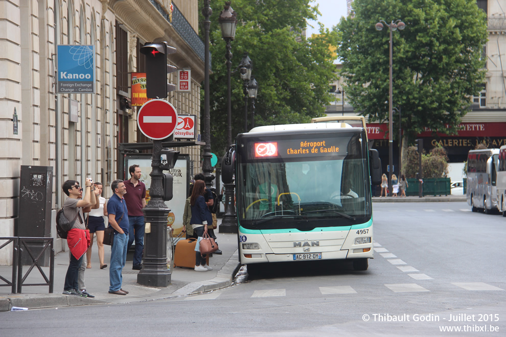 Bus 4957 (AC-912-DY) sur la ligne 352 (Roissybus - RATP) à Opéra (Paris)