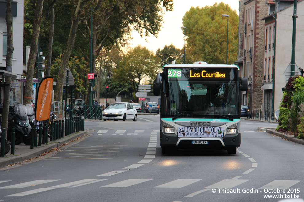 Bus 8824 (DQ-480-KX) sur la ligne 378 (RATP) à Colombes