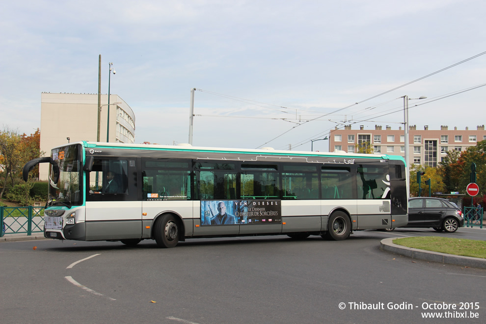 Bus 8811 (DR-959 QB) sur la ligne 378 (RATP) à Gennevilliers