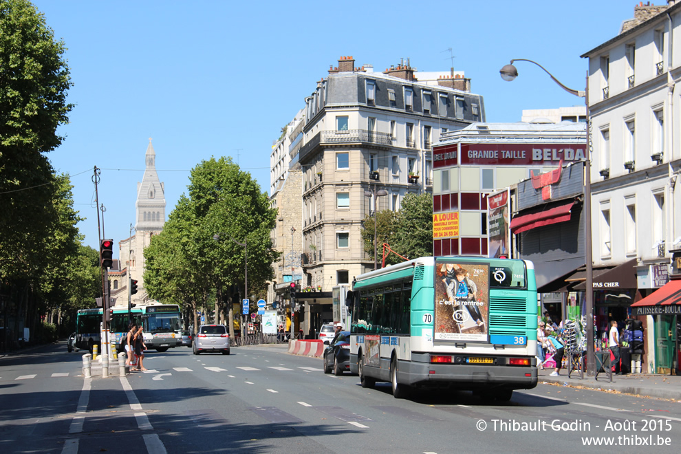 Bus 7416 (905 QBE 75) sur la ligne 38 (RATP) à Porte d'Orléans (Paris)