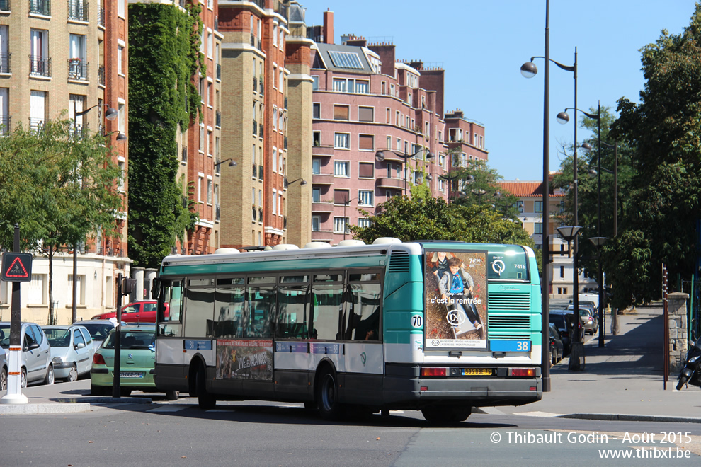 Bus 7416 (905 QBE 75) sur la ligne 38 (RATP) à Porte d'Orléans (Paris)