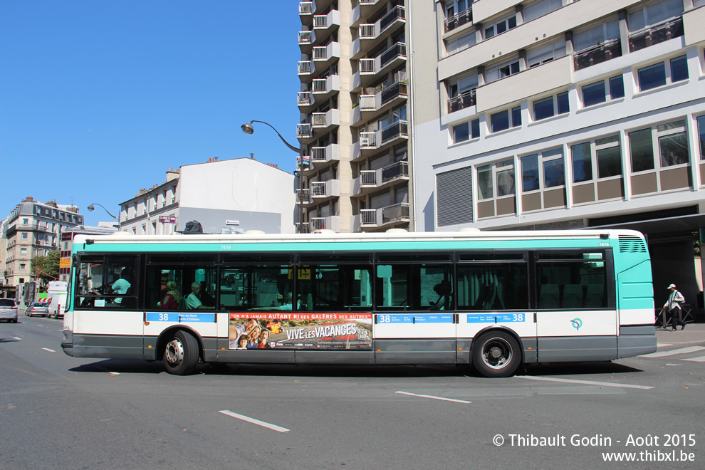 Bus 7416 (905 QBE 75) sur la ligne 38 (RATP) à Porte d'Orléans (Paris)