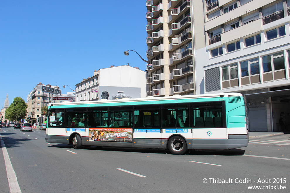 Bus 7416 (905 QBE 75) sur la ligne 38 (RATP) à Porte d'Orléans (Paris)