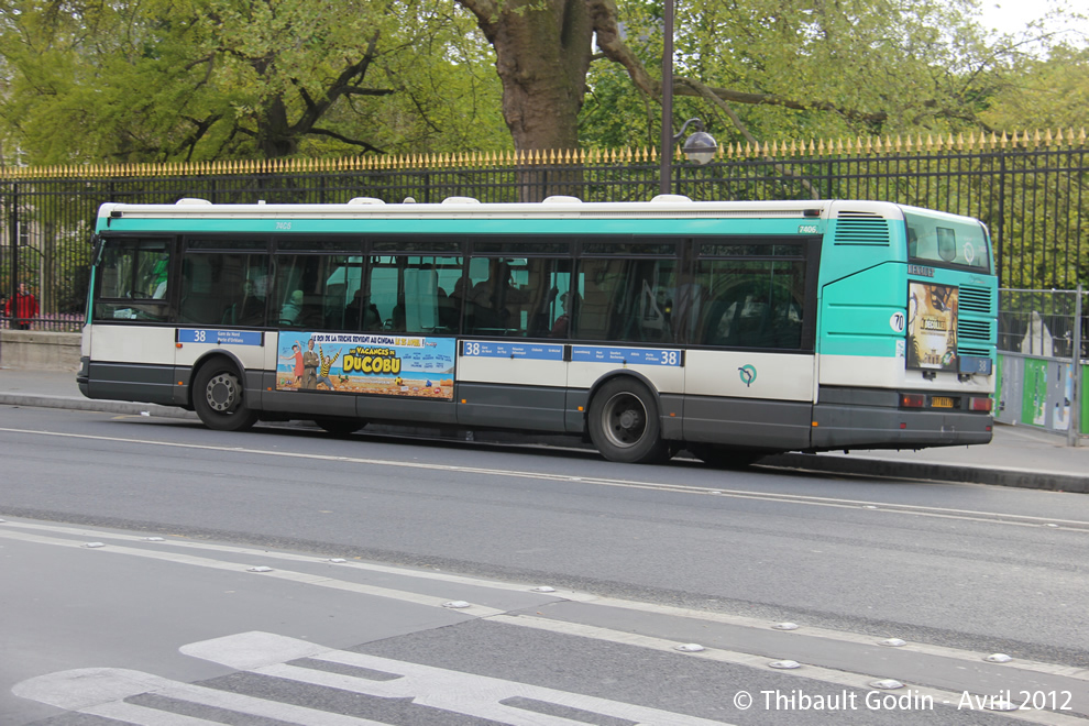 Bus 7406 (817 QAX 75) sur la ligne 38 (RATP) à Luxembourg (Paris)