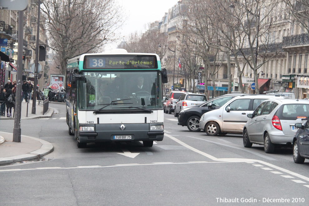 Bus 7403 (748 QBF 75) sur la ligne 38 (RATP) à Luxembourg (Paris)