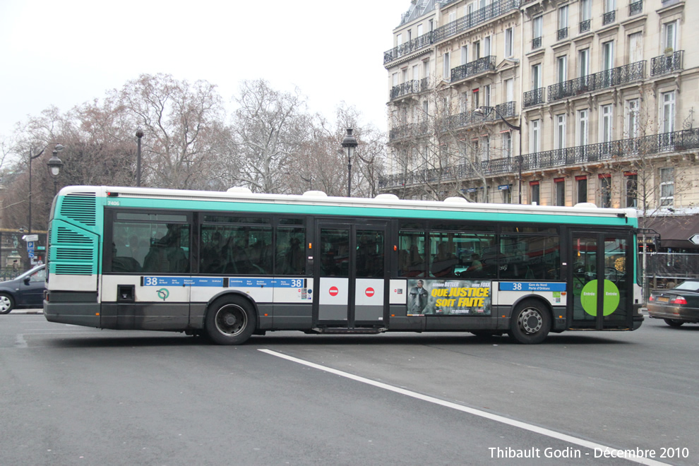 Bus 7406 (817 QAX 75) sur la ligne 38 (RATP) à Luxembourg (Paris)