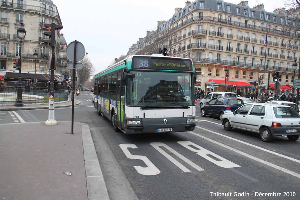 Bus 7403 (748 QBF 75) sur la ligne 38 (RATP) à Luxembourg (Paris)