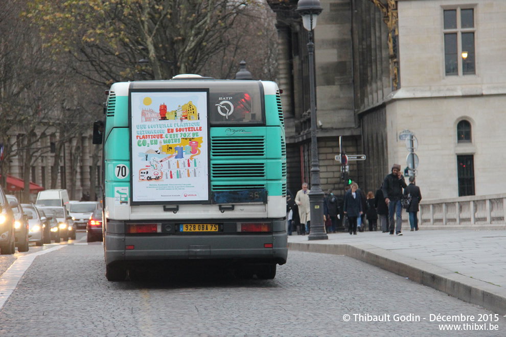 Bus 7410 (928 QBA 75) sur la ligne 38 (RATP) à Cité (Paris)