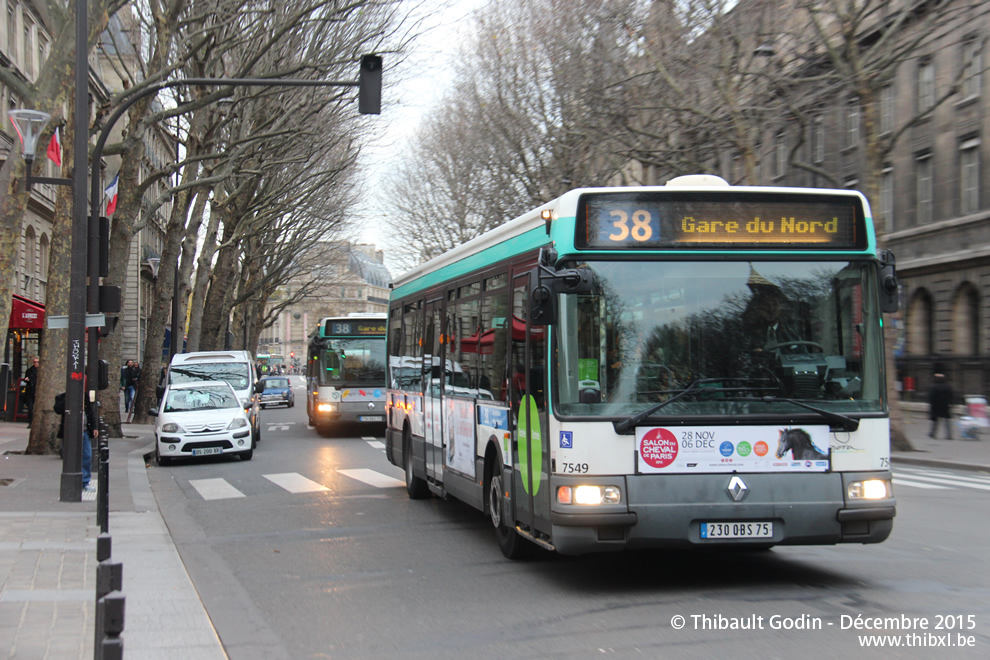 Bus 7549 (230 QBS 75) sur la ligne 38 (RATP) à Cité (Paris)