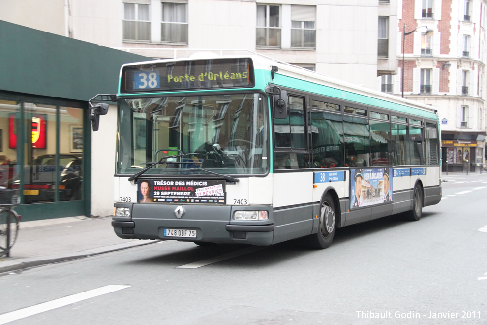 Bus 7403 (748 QBF 75) sur la ligne 38 (RATP) à Porte d'Orléans (Paris)