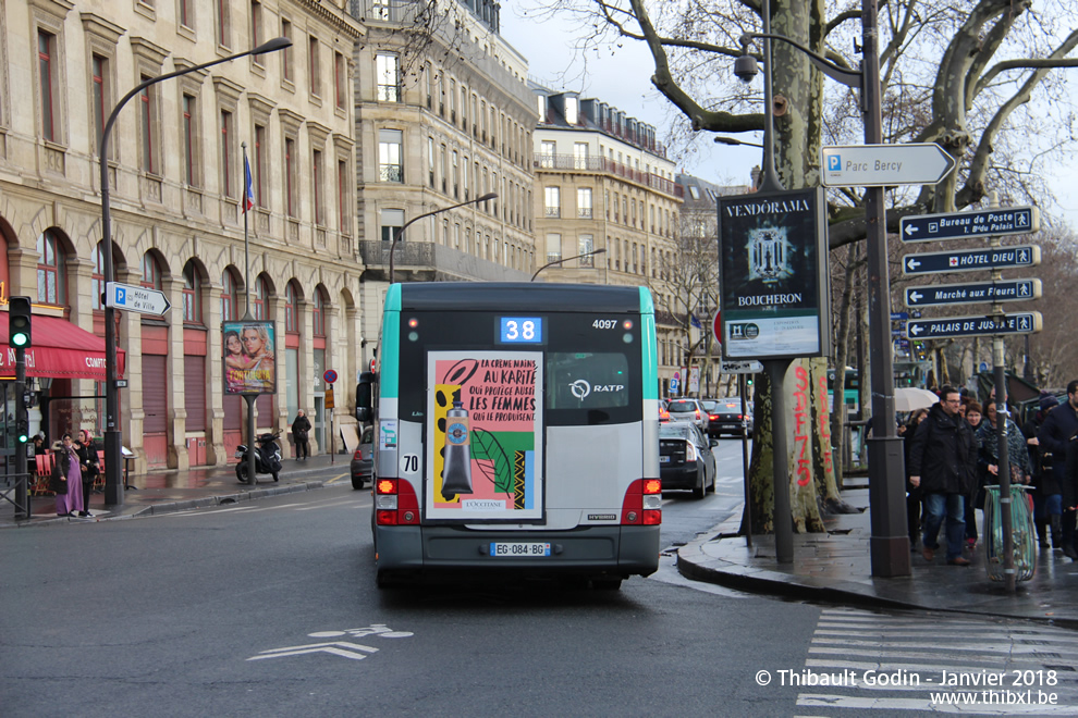 Bus 4097 (EG-084-BG) sur la ligne 38 (RATP) à Châtelet (Paris)