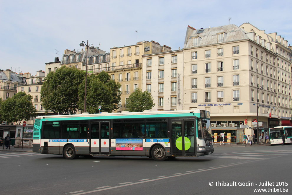 Bus 7430 (339 QBC 75) sur la ligne 38 (RATP) à Gare de l'Est (Paris)