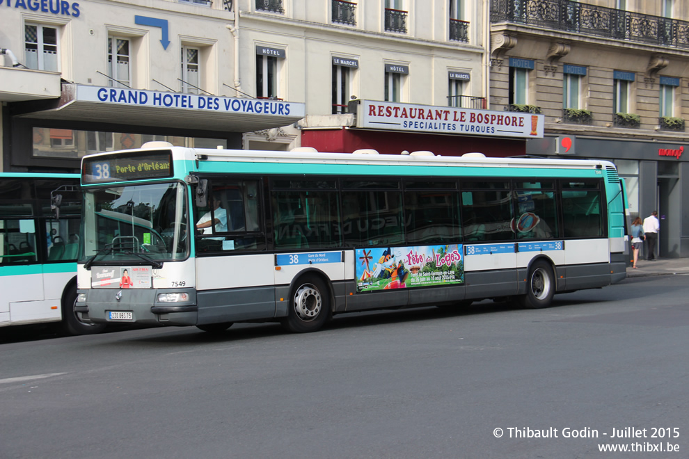 Bus 7549 (230 QBS 75) sur la ligne 38 (RATP) à Gare de l'Est (Paris)