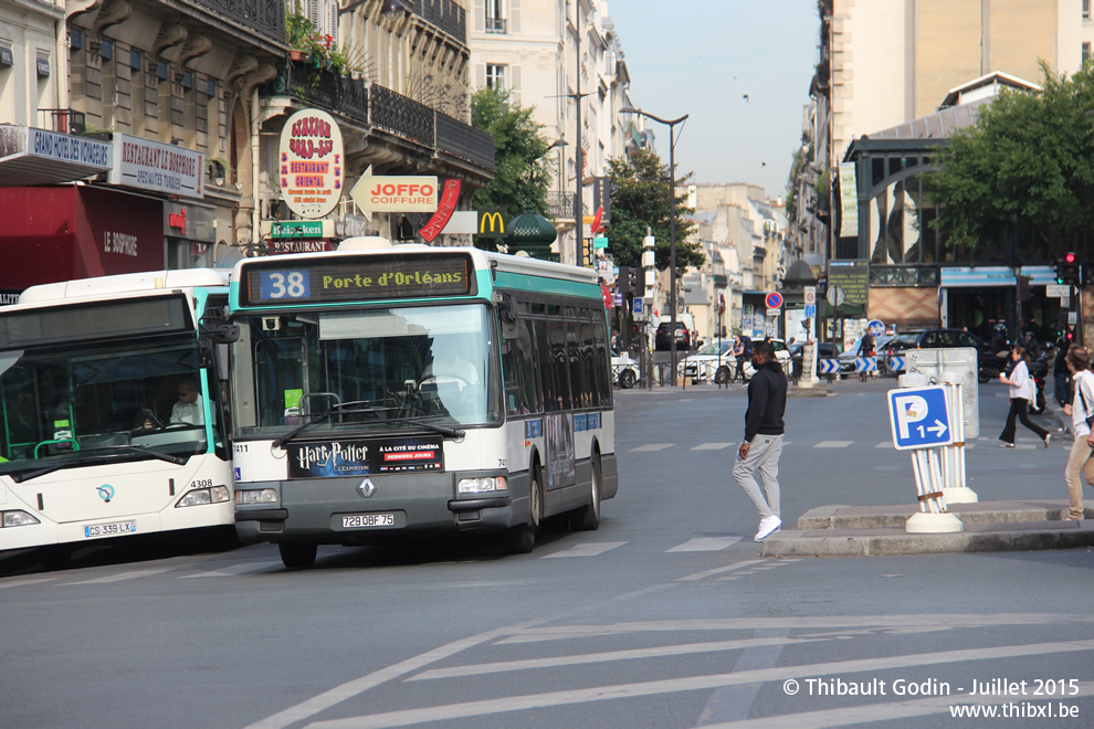 Bus 7411 (729 QBF 75) sur la ligne 38 (RATP) à Gare de l'Est (Paris)