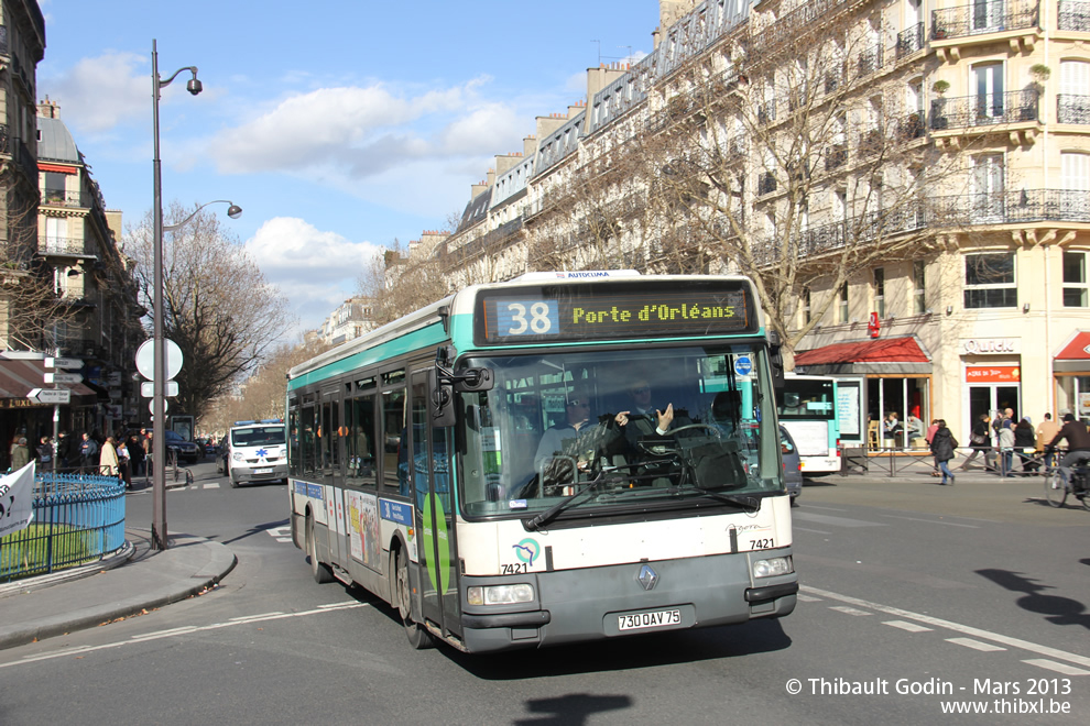 Bus 7421 (730 QAV 75) sur la ligne 38 (RATP) à Luxembourg (Paris)