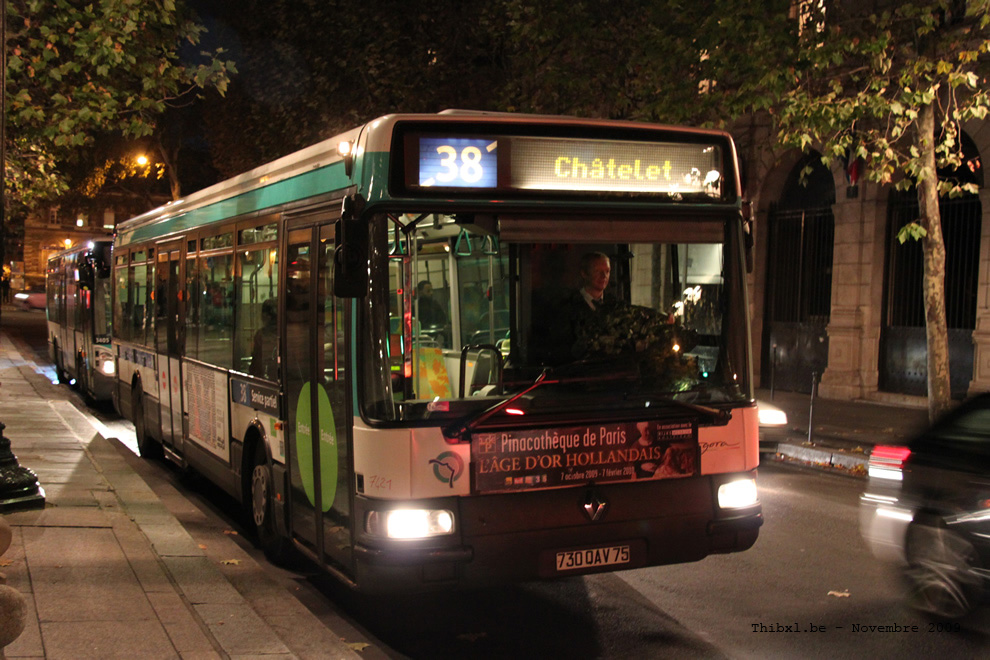 Bus 7421 (730 QAV 75) sur la ligne 38 (RATP) à Châtelet (Paris)