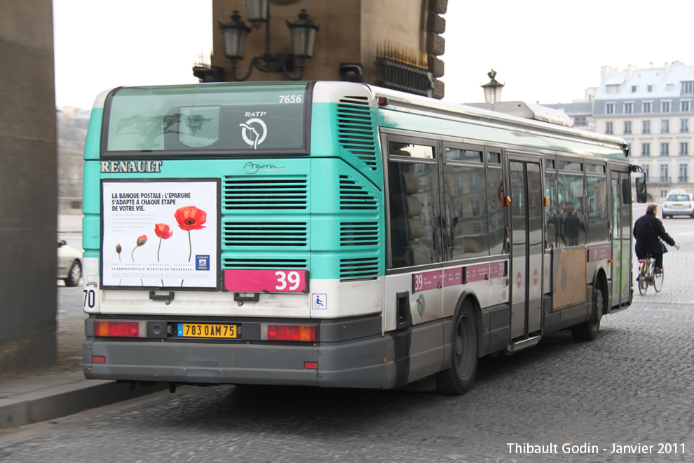 Bus 7656 (783 QAM 75) sur la ligne 39 (RATP) à Musée du Louvre (Paris)