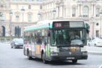 Bus 7656 (783 QAM 75) sur la ligne 39 (RATP) à Musée du Louvre (Paris)