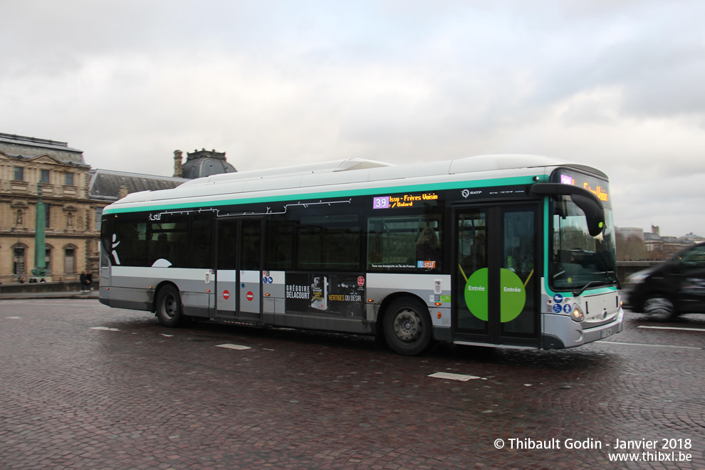 Bus 1218 (DY-202-WX) sur la ligne 39 (RATP) à Pont du Carrousel (Paris)