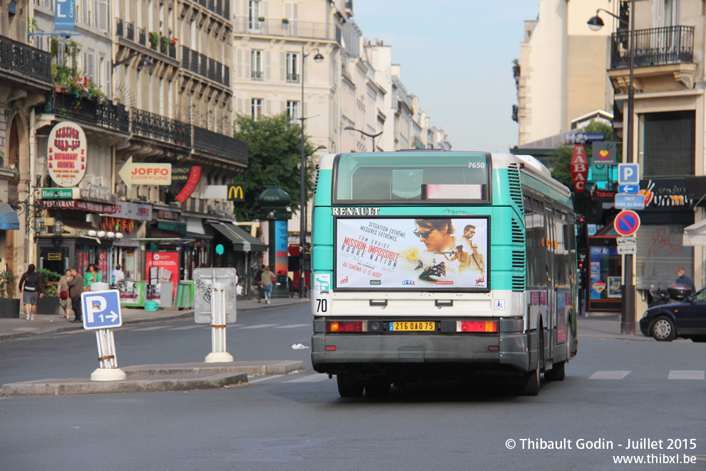 Bus 7650 (216 QAQ 75) sur la ligne 39 (RATP) à Gare de l'Est (Paris)