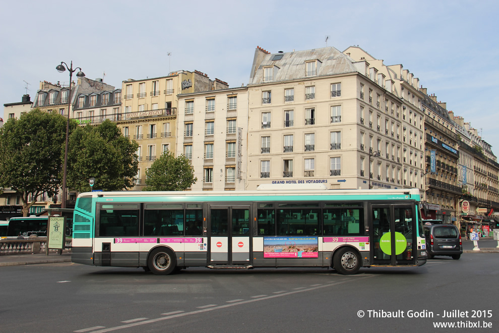 Bus 7650 (216 QAQ 75) sur la ligne 39 (RATP) à Gare de l'Est (Paris)