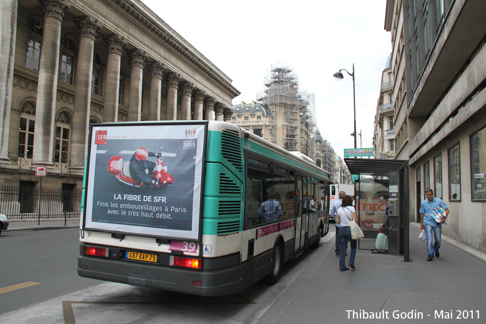 Bus 7657 (407 QAP 75) sur la ligne 39 (RATP) à Bourse (Paris)