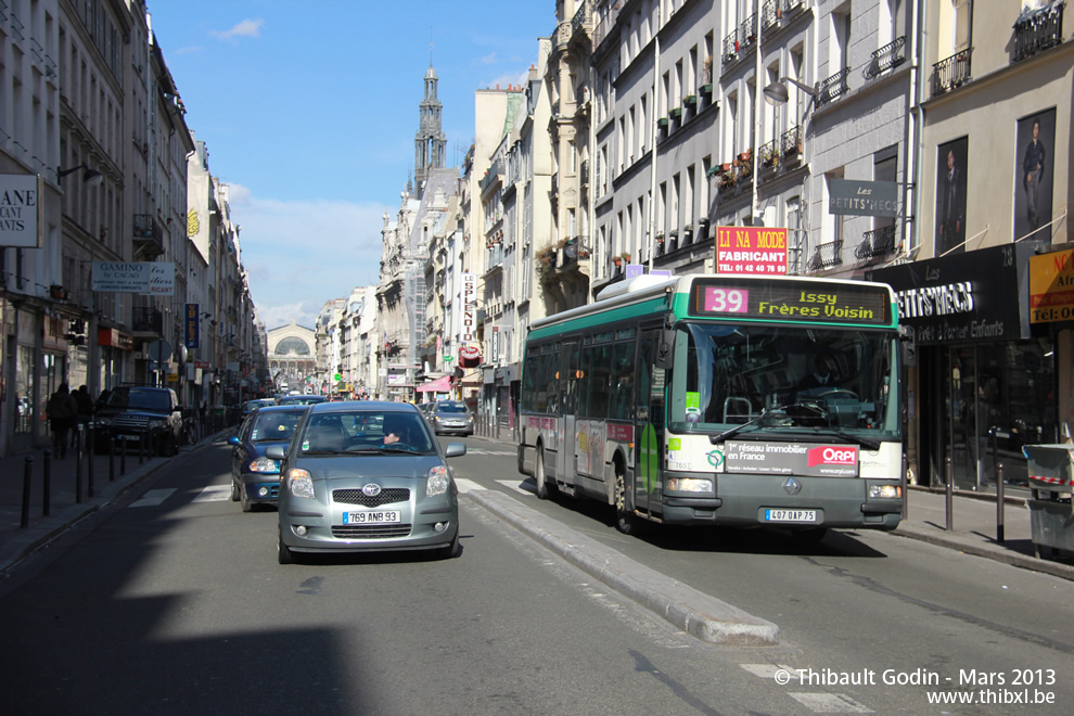 Bus 7657 (407 QAP 75) sur la ligne 39 (RATP) à Château d'Eau (Paris)