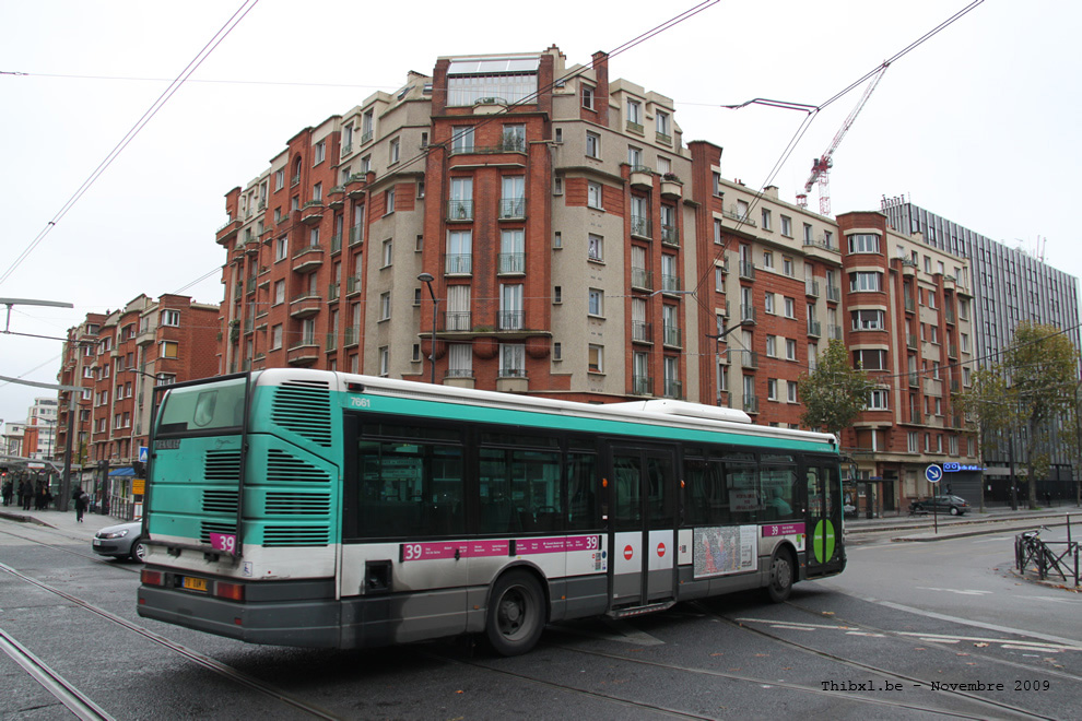 Bus 7661 (70 QAM 75) sur la ligne 39 (RATP) à Balard (Paris)