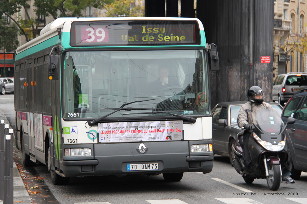 Bus 7661 (70 QAM 75) sur la ligne 39 (RATP) à Balard (Paris)