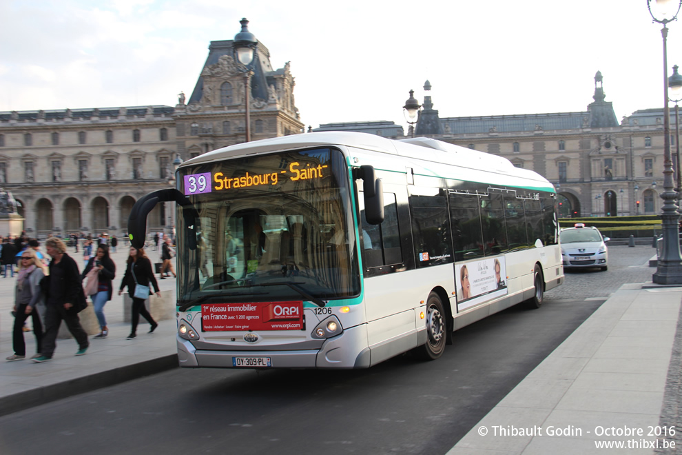 Bus 1206 (DY-309-PL) sur la ligne 39 (RATP) à Musée du Louvre (Paris)