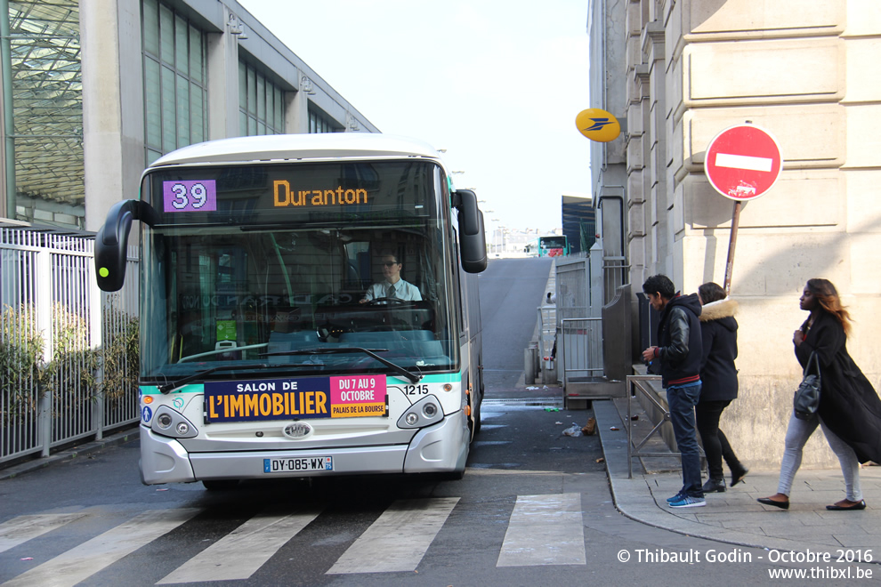 Bus 1215 (DY-085-WX) sur la ligne 39 (RATP) à Gare du Nord (Paris)