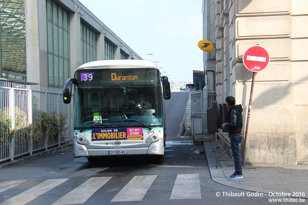 Bus 1215 (DY-085-WX) sur la ligne 39 (RATP) à Gare du Nord (Paris)