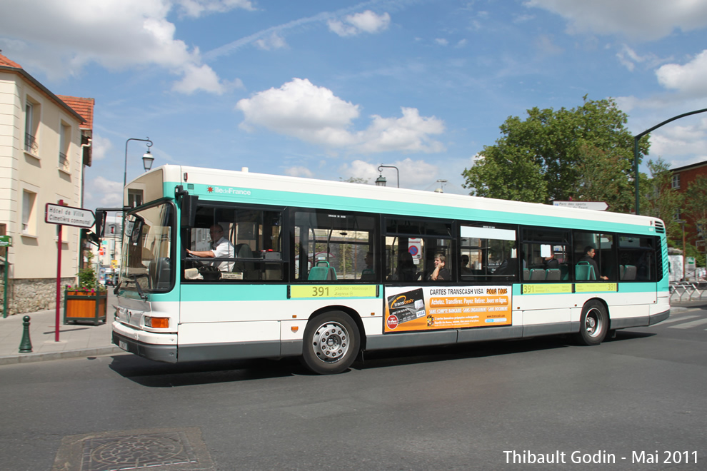 Bus 1037 sur la ligne 391 (RATP) à Bagneux