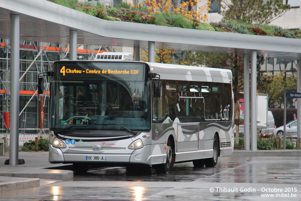 Bus A194 (DC-380-JL) sur la ligne 4 (Bus en Seine) à Rueil-Malmaison
