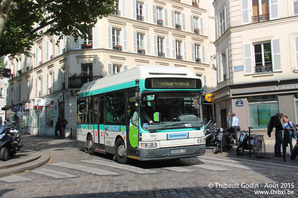 Bus 1313 (256 QSL 75) sur la ligne 40 (Montmartrobus - RATP) à Abbesses (Paris)